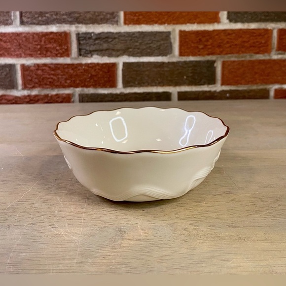 Vintage Lenox Rose Blossom Bowl Cream‎ Gold Trim Fine China Scalloped - Picture 3 of 11